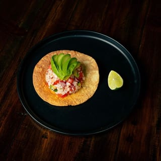 Tostada ceviche camaron